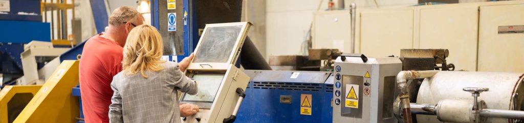Uruchomienie wytłaczarki — jak przebiega i czego się spodziewać?
