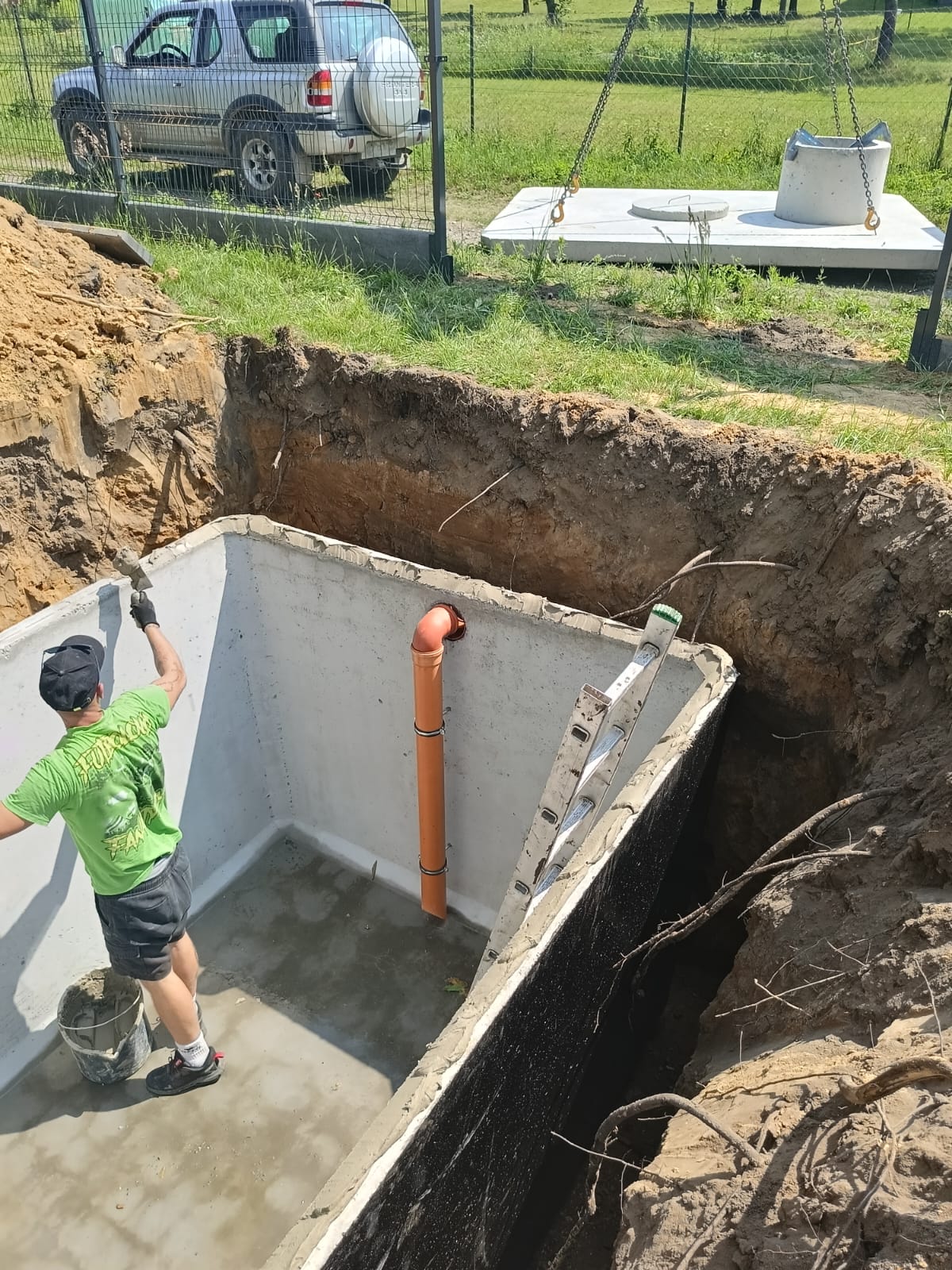 Szambo betonowe Ustroń – trwałe i szczelne zbiorniki z montażem