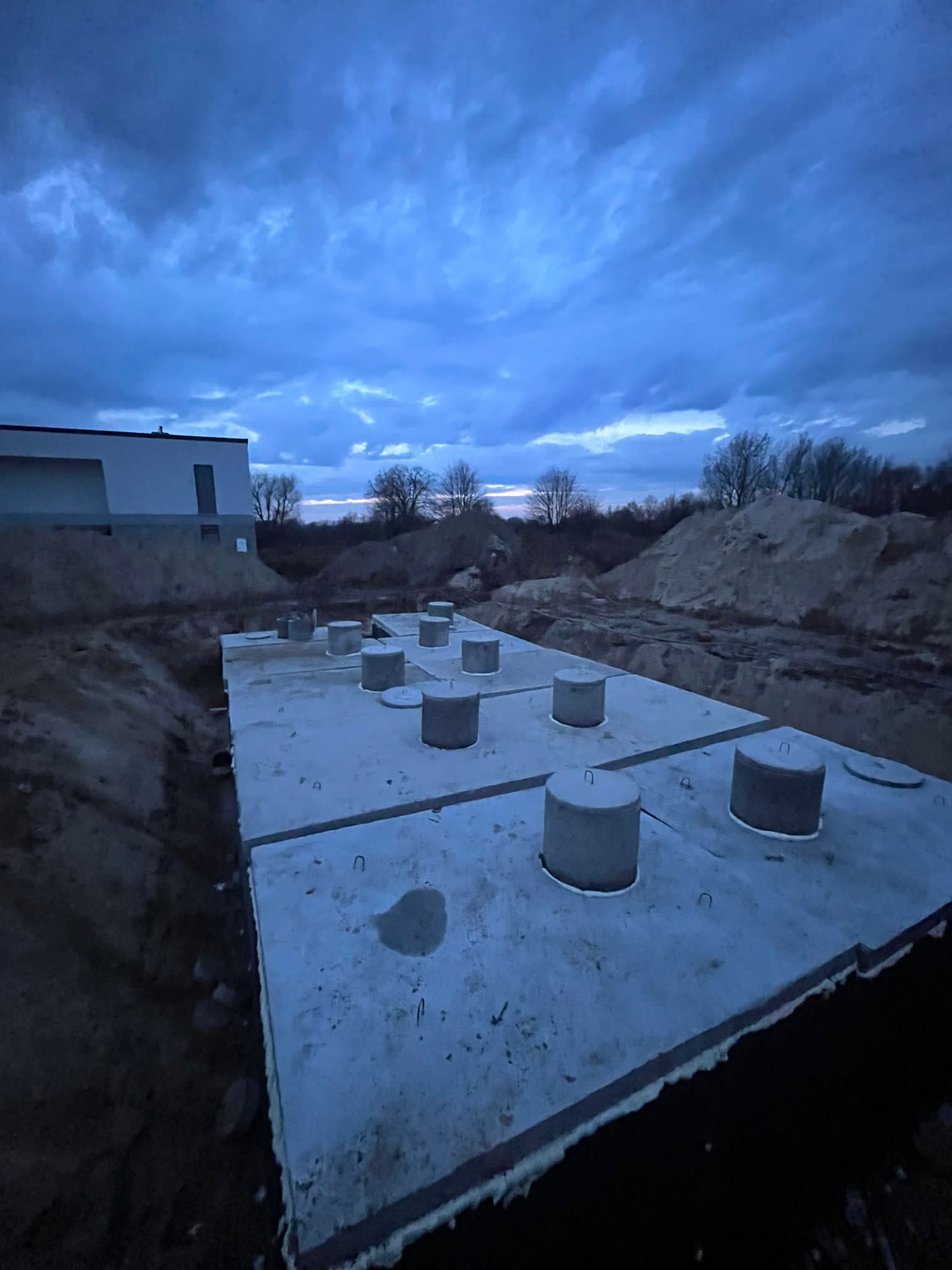 Szambo betonowe Kietrz – trwałe i szczelne zbiorniki z montażem