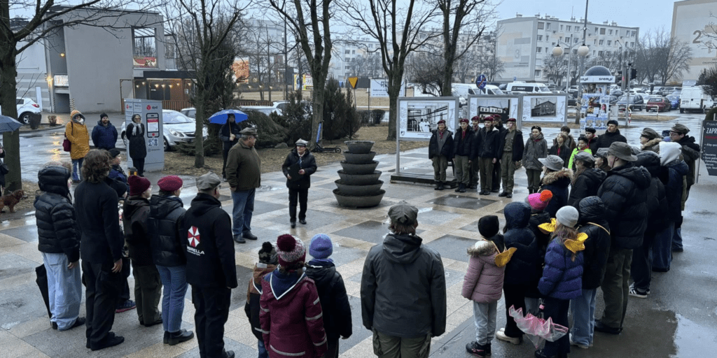 Deszcz im niestraszny! Śremscy harcerze uczcili 100-lecie Dnia Myśli Braterskiej